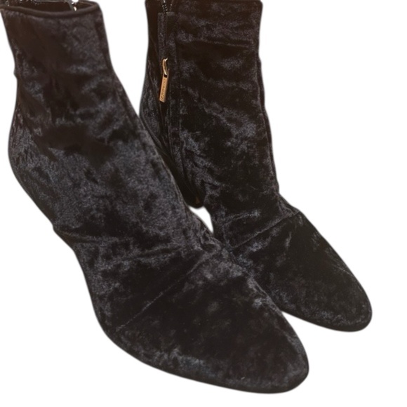 Jimmy Choo Made in Italy Women’s Black Velvet Zip Up Fashion Booties Sz-37.5 - Picture 2 of 10